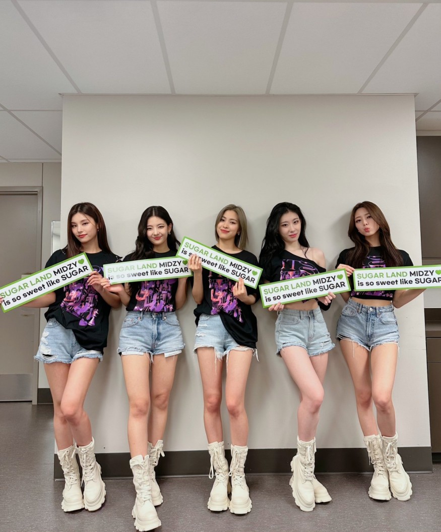 ITZY Yeji, the first runner in individual photos for the new album 'CHESHIRE'... dodo charm