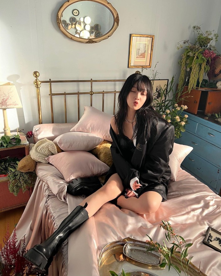Red Velvet Joy, a close-up lingerie look.. hip but sexy