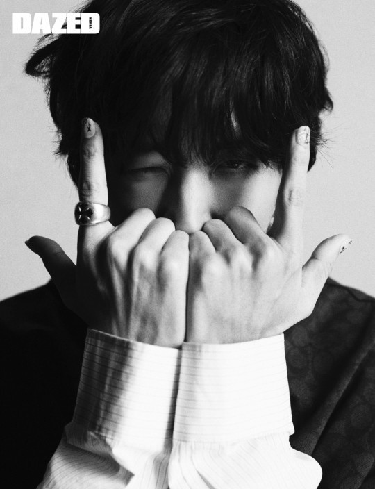 Lee Seung-yoon, sensual genderless look completed with a skirt