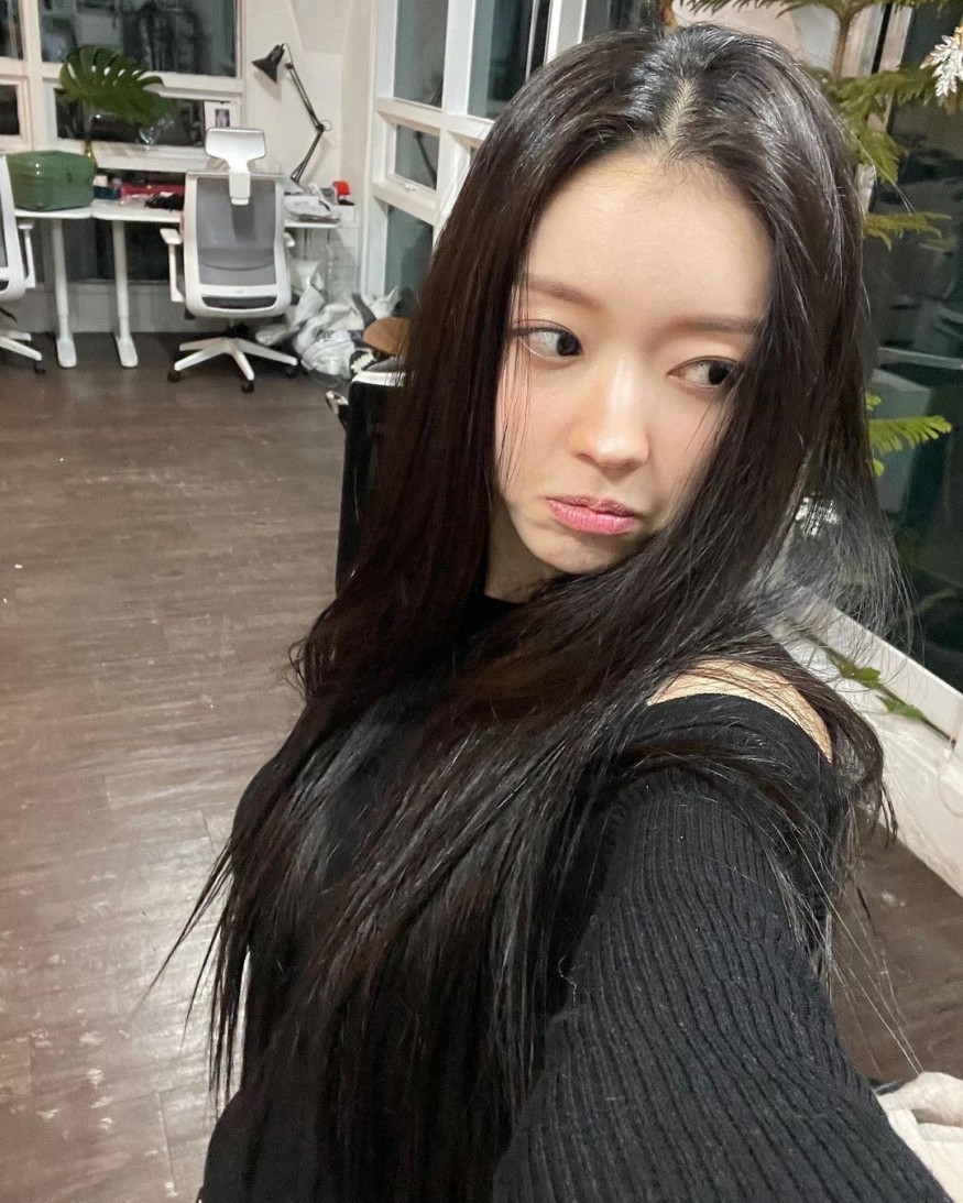 OH MY GIRL YooA, I thought I was a mannequin.. Unrealistic body