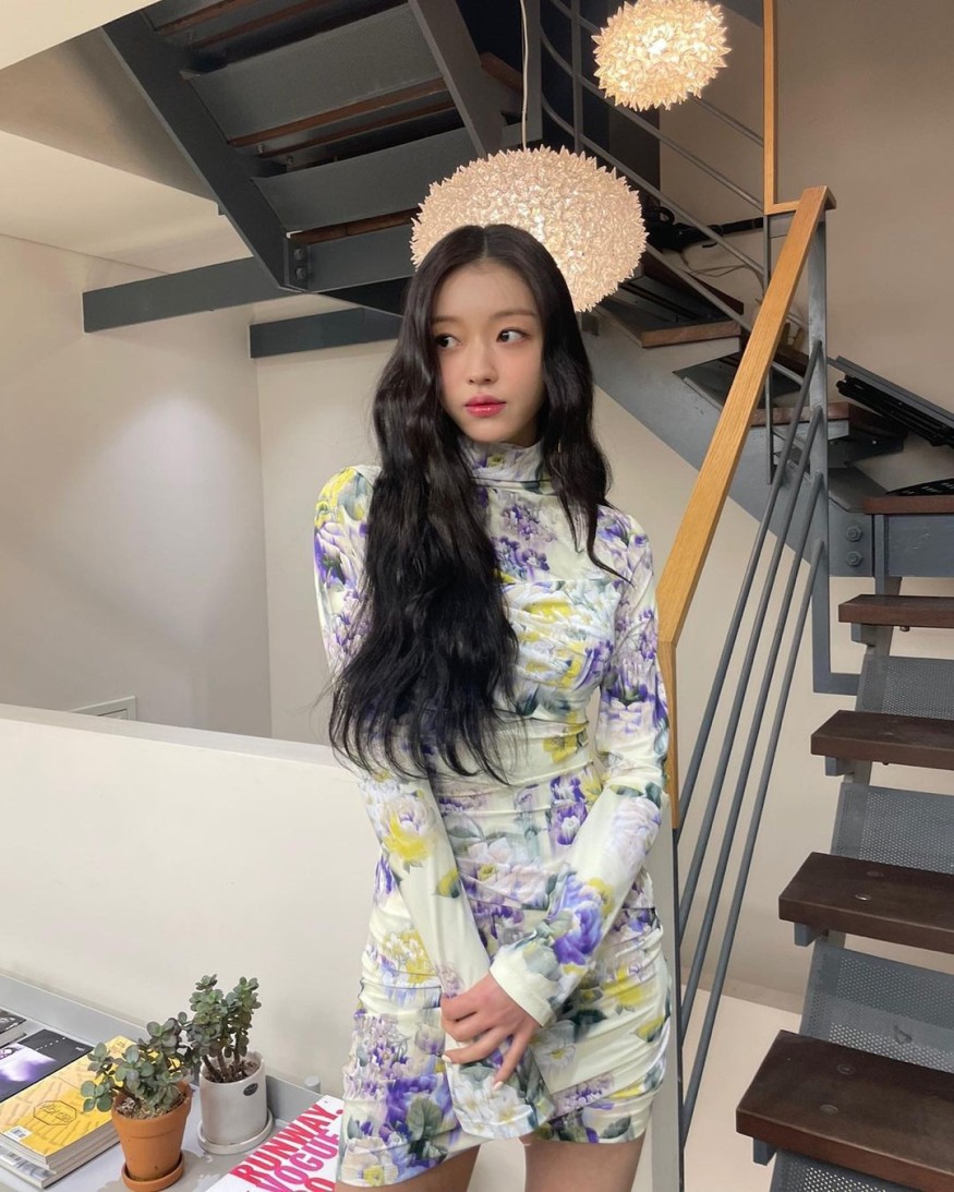 OH MY GIRL YooA, I thought I was a mannequin.. Unrealistic body