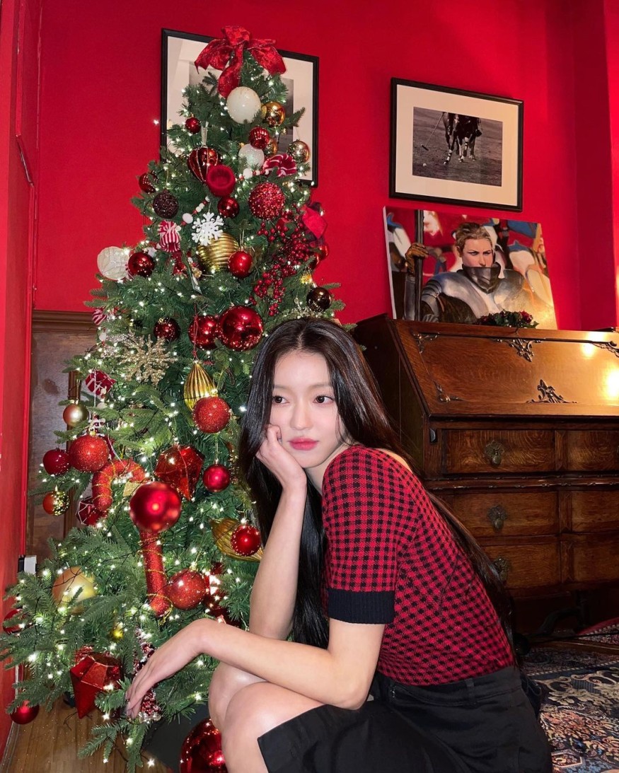 OH MY GIRL YooA, I thought I was a mannequin.. Unrealistic body