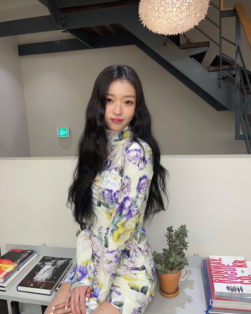 OH MY GIRL YooA, I thought I was a mannequin.. Unrealistic body