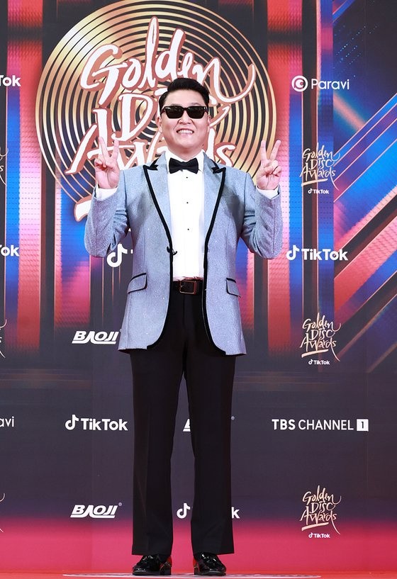 "Thanks to Min Yoon-gi" PSY, Artist of the Year Award