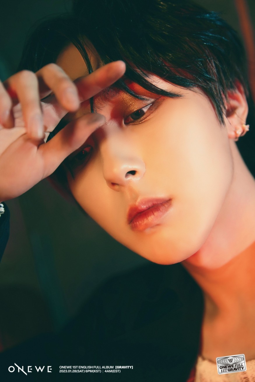 ONEWE, first English regular 'GRAVITY' group teaser release... intense + chic