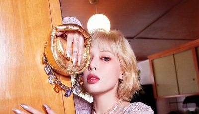Singer HyunA and Dawn, who were the official idol couple, reunited. Dawn was hit hard by the fact that she was nesting in her new agency.