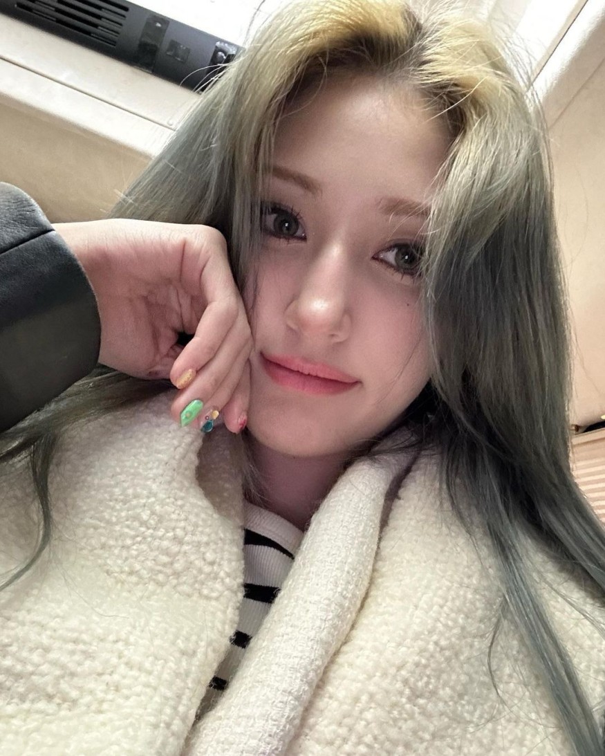 JEON SOMI, straight abs 'handful waist'... microfiber body certification