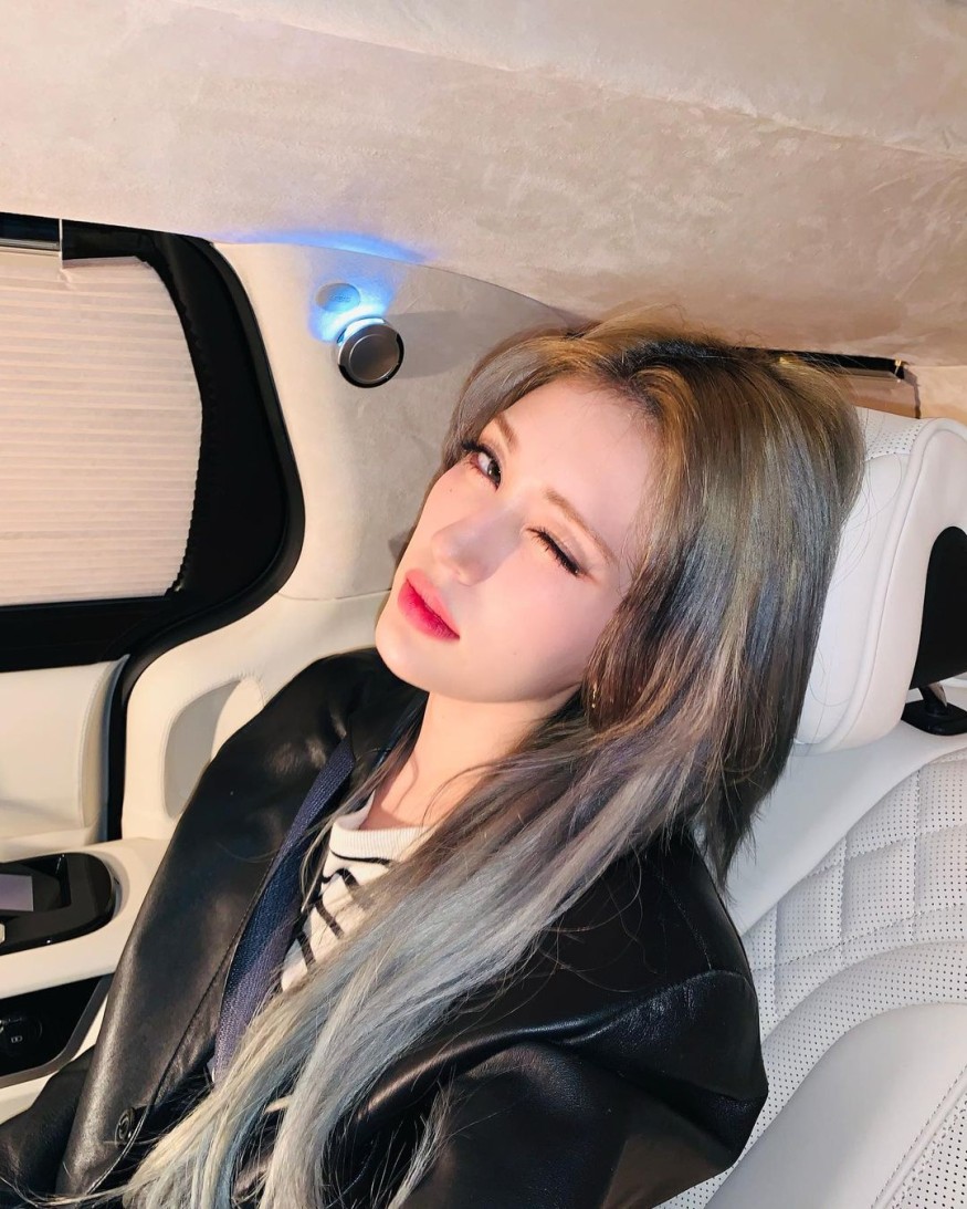 JEON SOMI, straight abs 'handful waist'... microfiber body certification