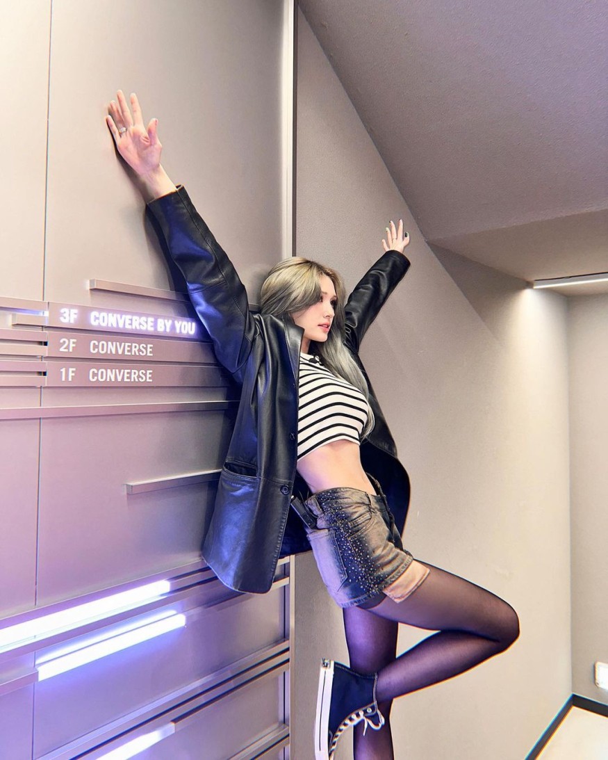 JEON SOMI, straight abs 'handful waist'... microfiber body certification