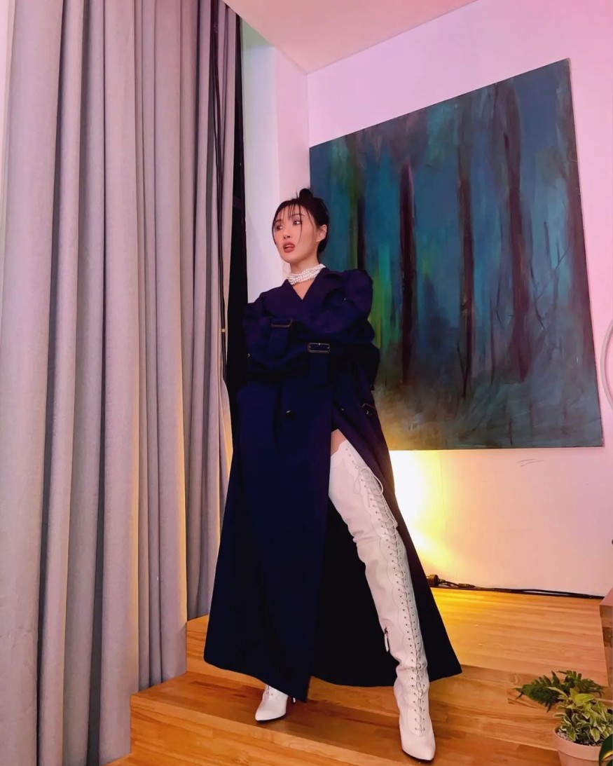Hwasa, a majestic model force.. The pose is also 'HIP'