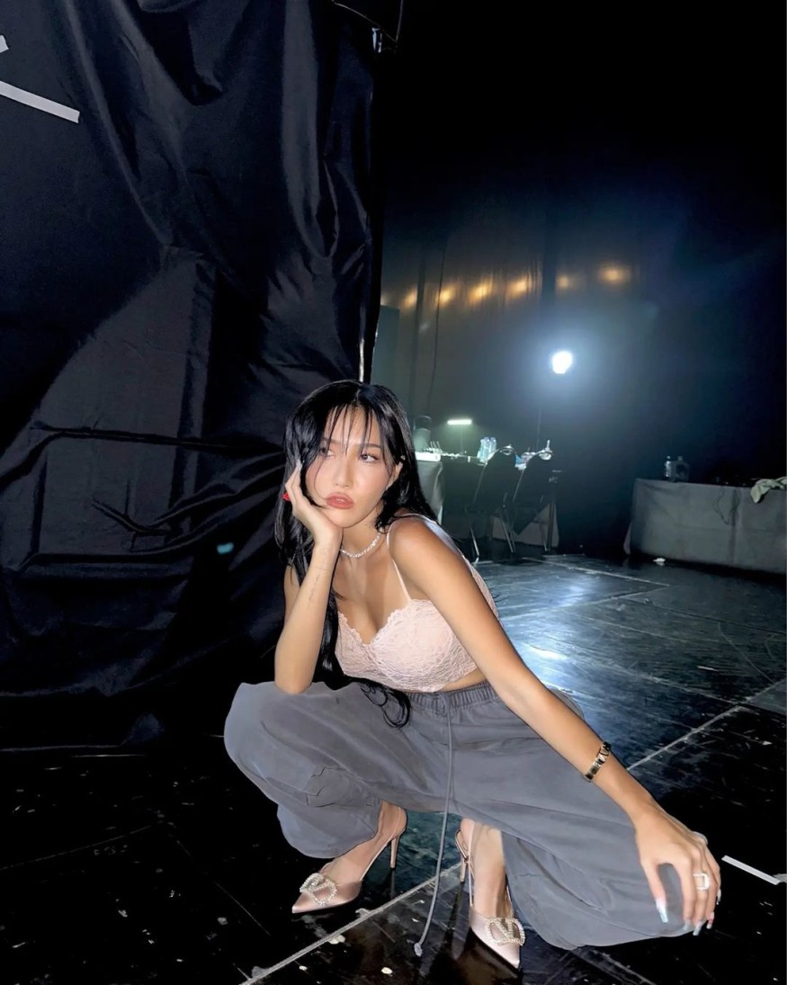 Hwasa, a majestic model force.. The pose is also 'HIP'