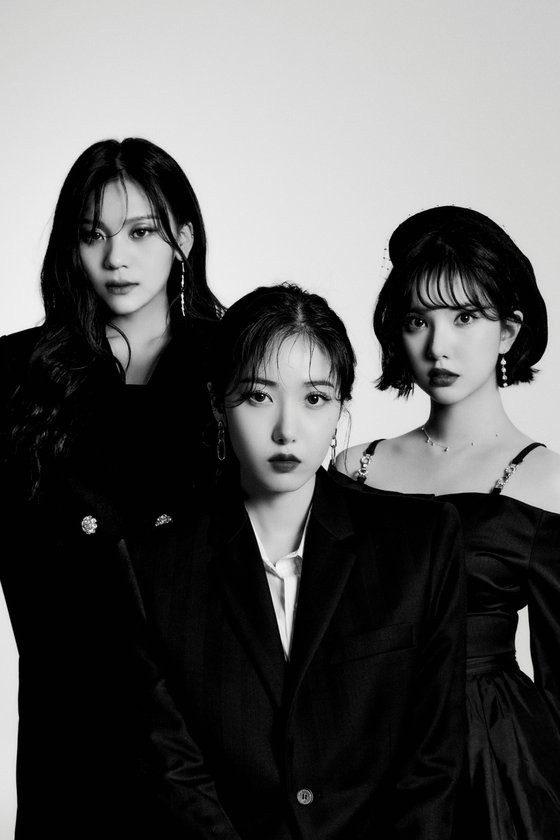"Intense charisma" comeback that VIVIZ will show "with various charms"