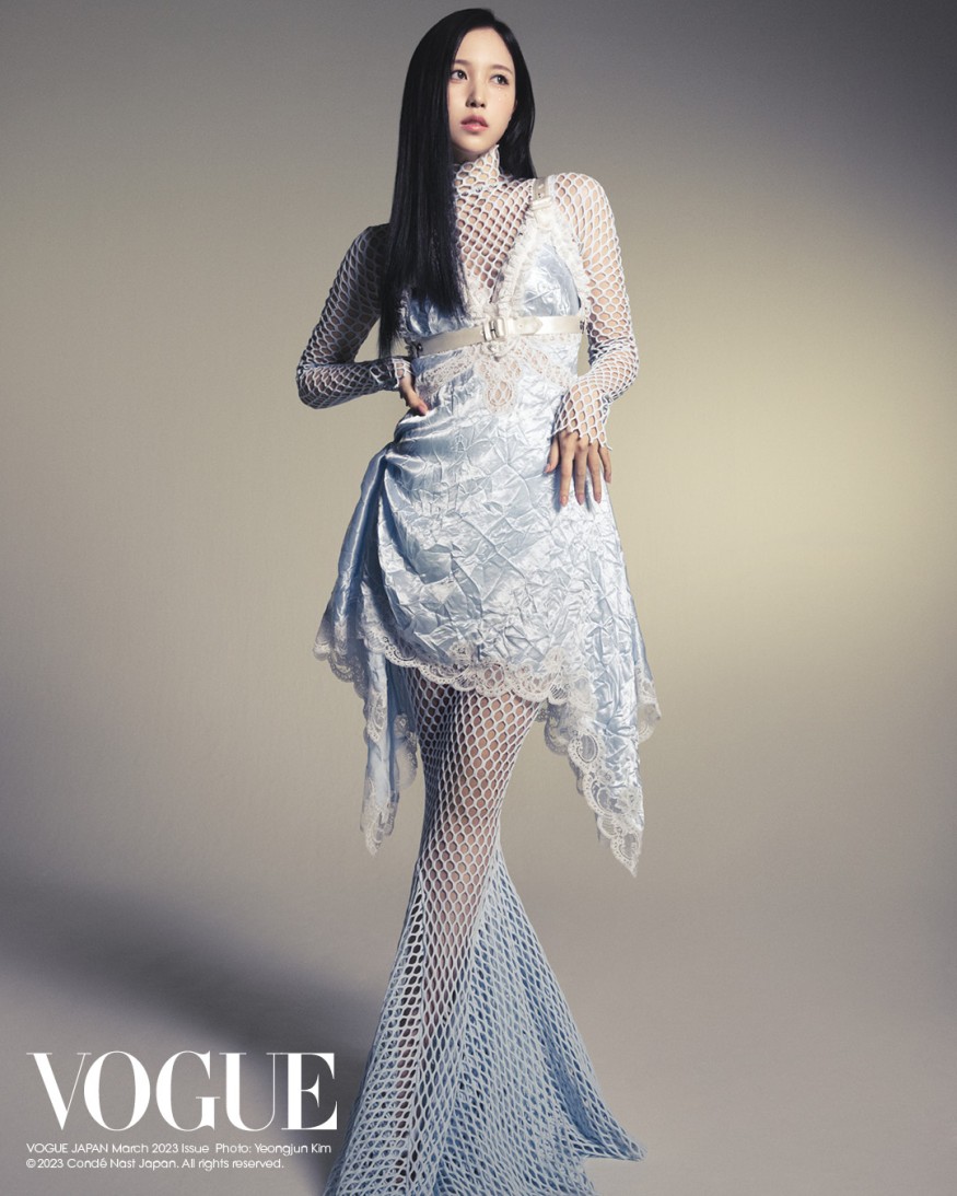 TWICE Sana Momo Mina, beautiful body line.. sexy + chic