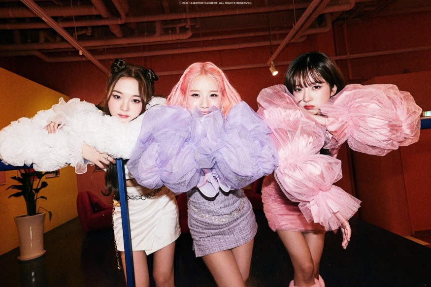 'Visual trio' LIMELIGHT makes a surprise debut on Valentine's Day... heart fluttering love song