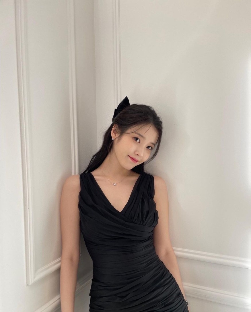 IU, from naked to smoky... "A 20-year-old worried about the direction, sometimes tired"