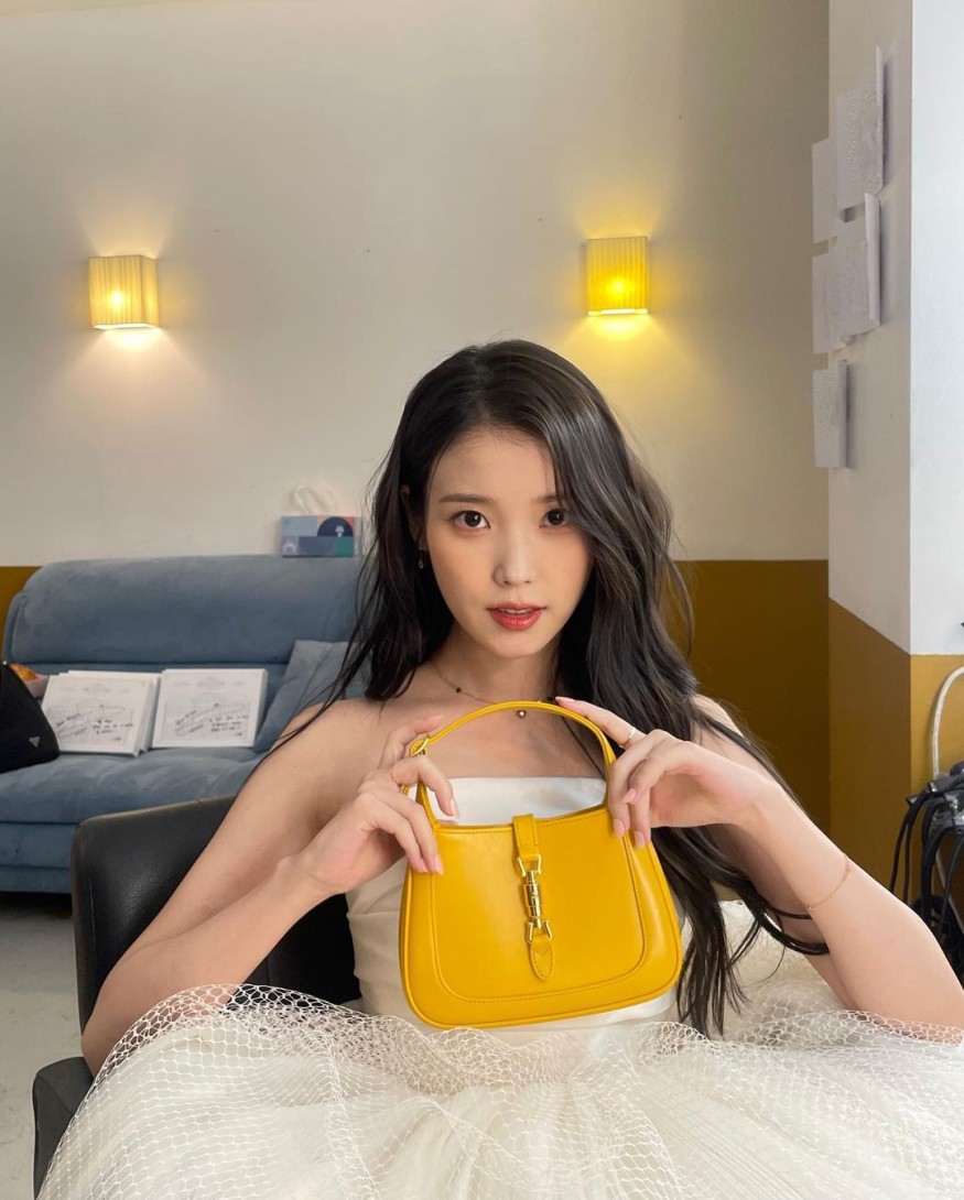 IU, from naked to smoky... "A 20-year-old worried about the direction, sometimes tired"