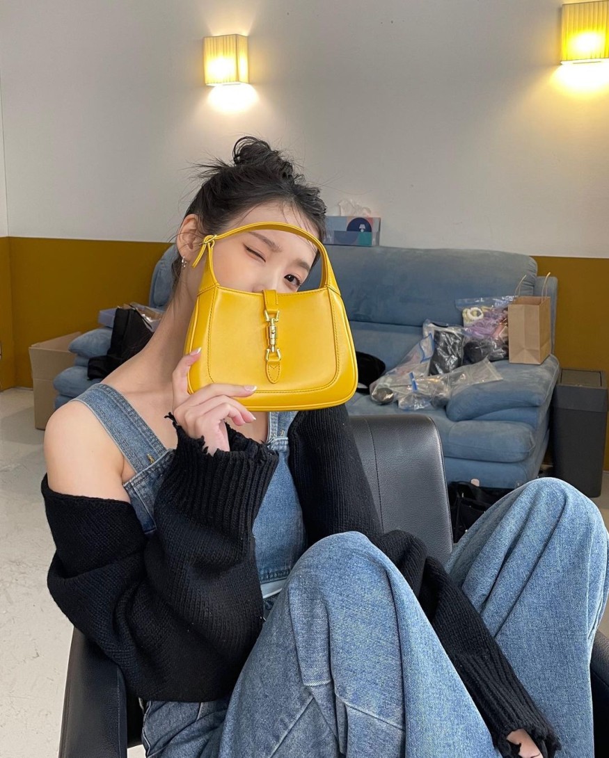 IU, from naked to smoky... "A 20-year-old worried about the direction, sometimes tired"