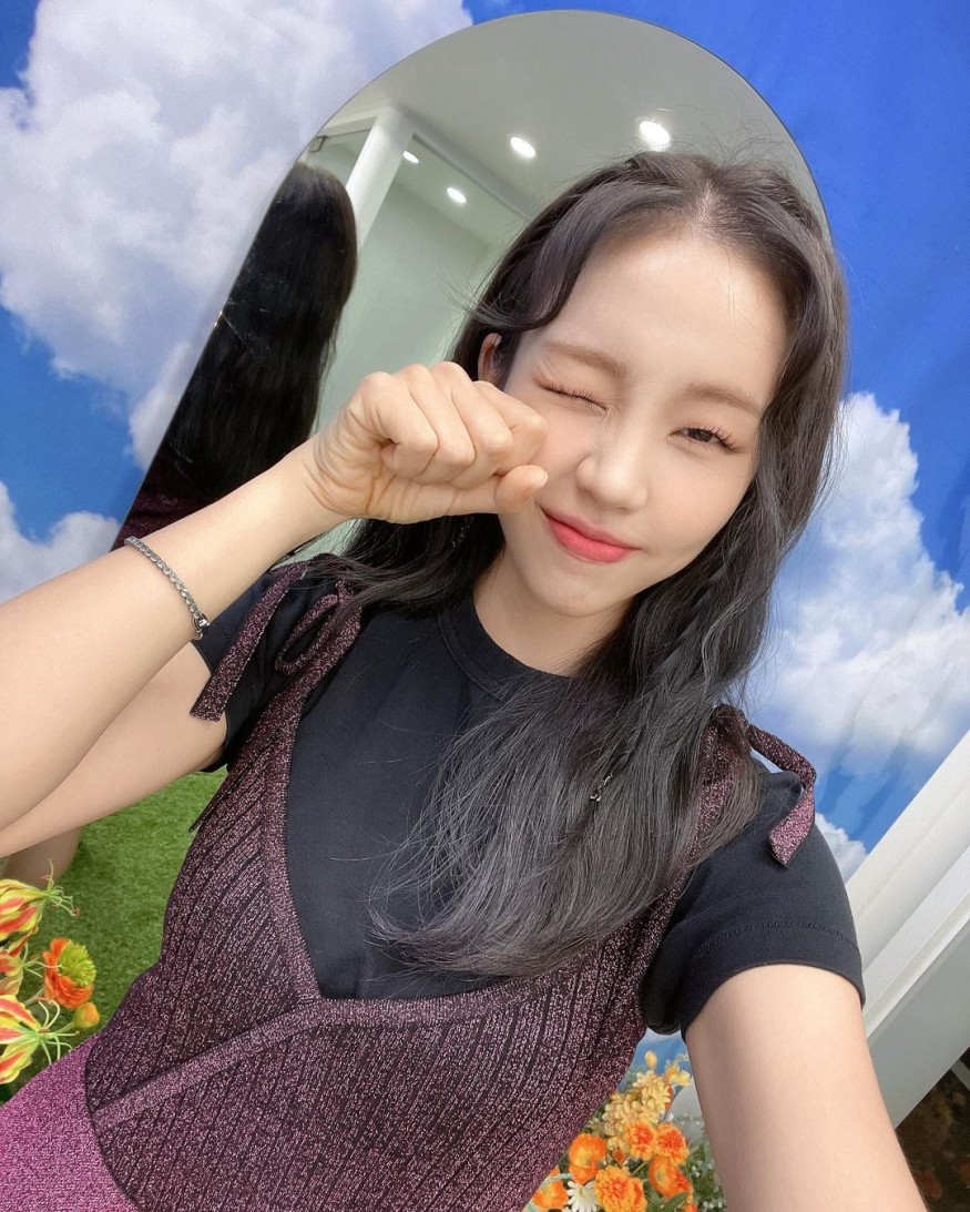 Baek A-yeon announces marriage directly… “Thank you, a new start together”