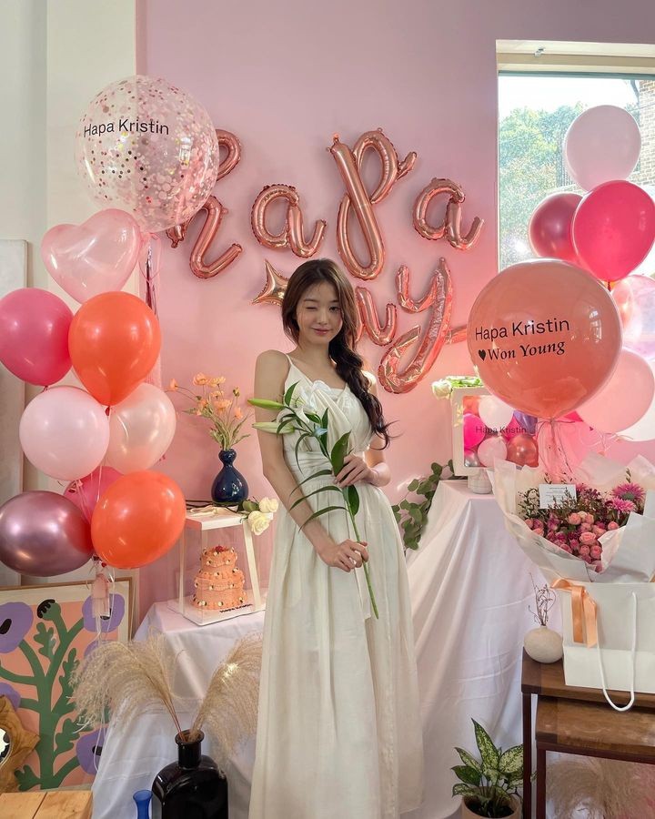 Jang Won-young, at the age of 20, her beauty is in full bloom.. Innocent beauty wearing a thong