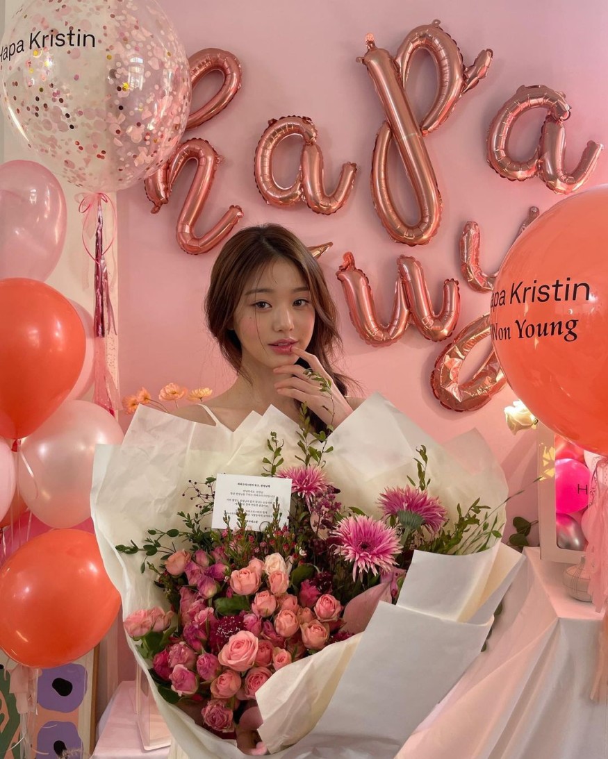Jang Won-young, at the age of 20, her beauty is in full bloom.. Innocent beauty wearing a thong