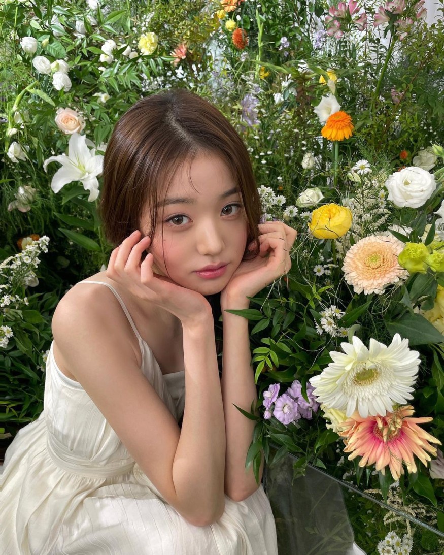 Jang Won-young, at the age of 20, her beauty is in full bloom.. Innocent beauty wearing a thong