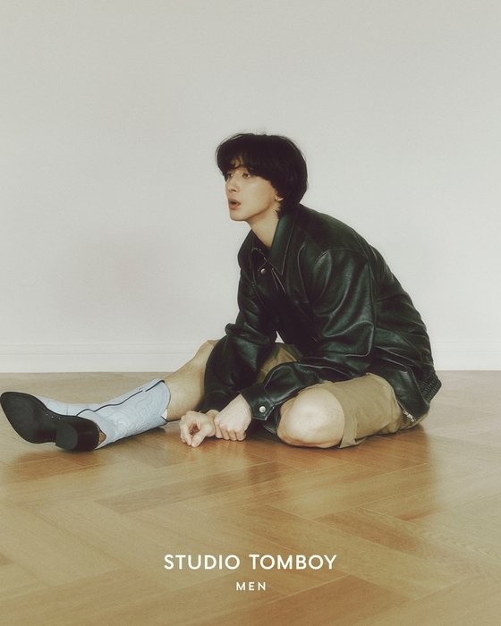 Jannabi Choi Jung-hoon, the standard boyfriend look... Lazy eyes, unique pose