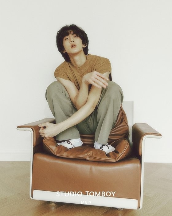 Jannabi Choi Jung-hoon, the standard boyfriend look... Lazy eyes, unique pose