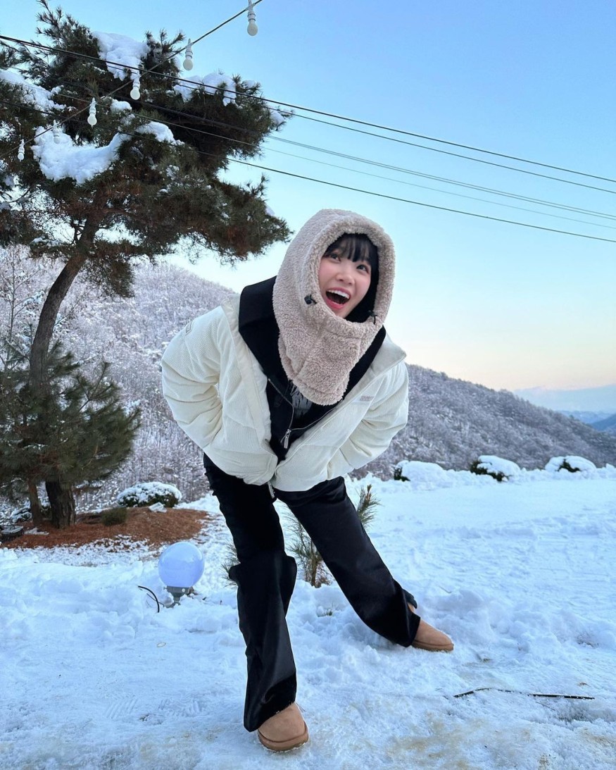 LE SSERAFIM Kim Chae-won, skin as white as snow