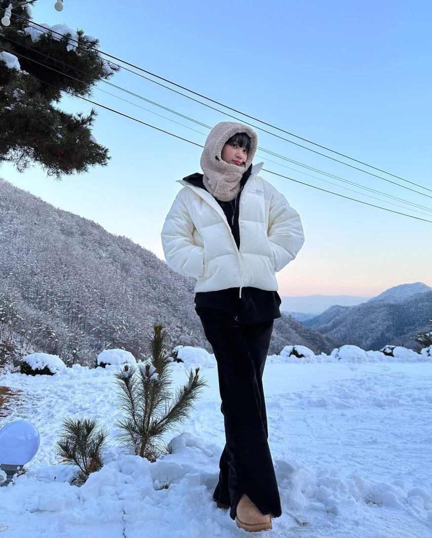 LE SSERAFIM Kim Chae-won, skin as white as snow