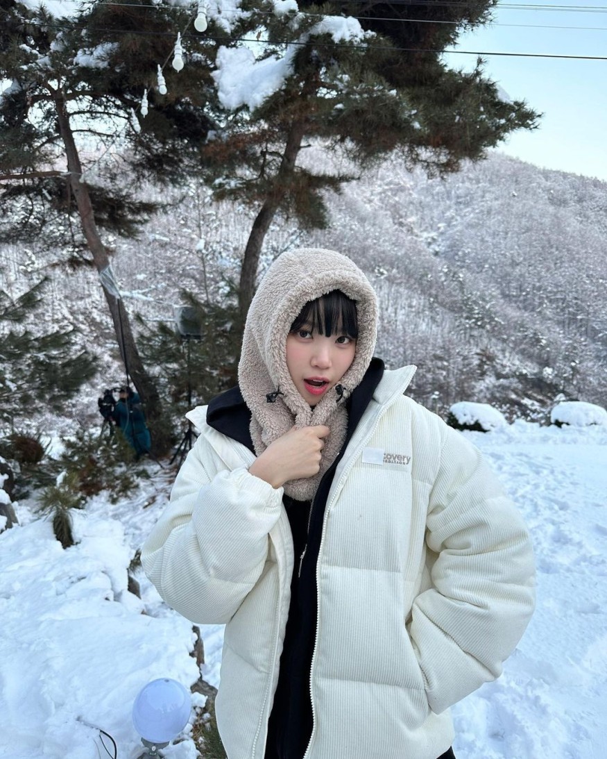 LE SSERAFIM Kim Chae-won, skin as white as snow
