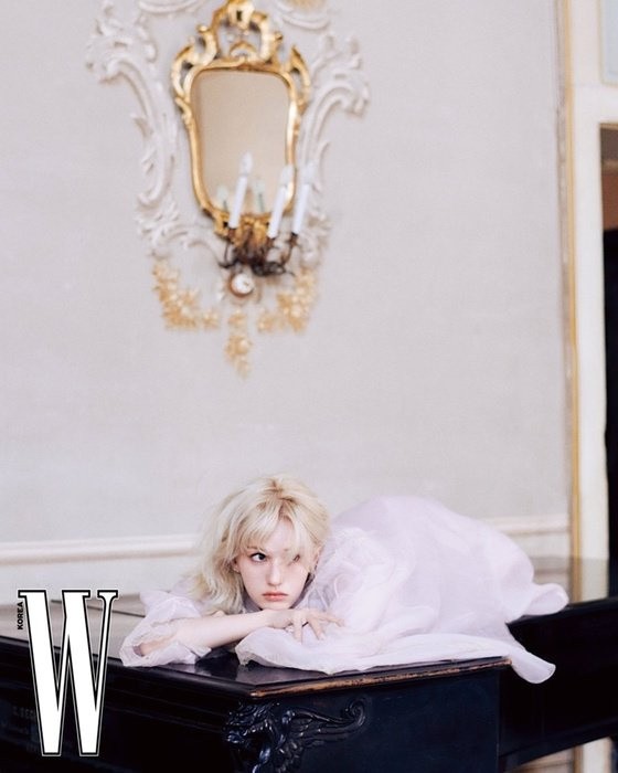 JEON SOMI, blonde living doll… From sexy to chic