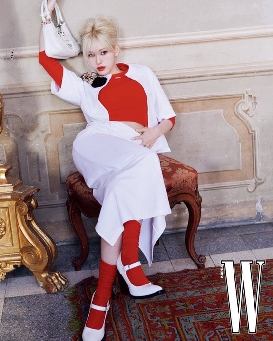 JEON SOMI, blonde living doll… From sexy to chic