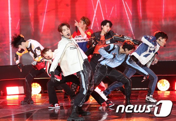 xikers, hot debut showcase