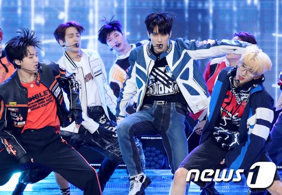 xikers, hot debut showcase