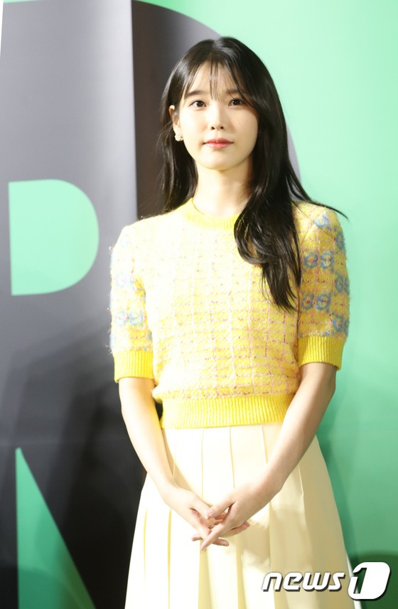 IU, your love smile is twinkling