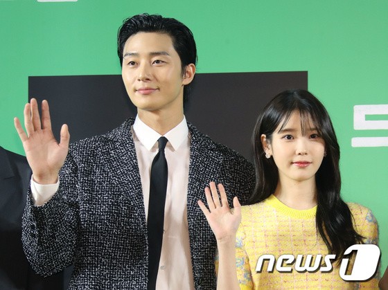 IU, your love smile is twinkling