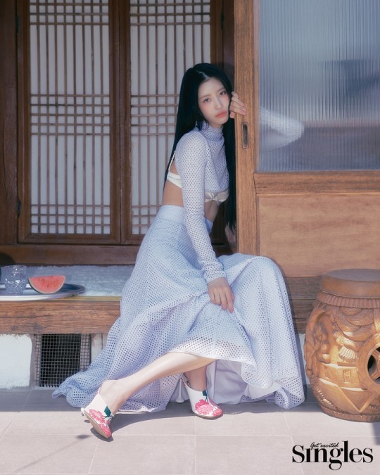 Lee Mi-joo "I miss the members, sometimes look for the Lovelyz stage"