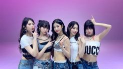 LE SSERAFIM, sold 1.1 million copies in just 2 days... chart top