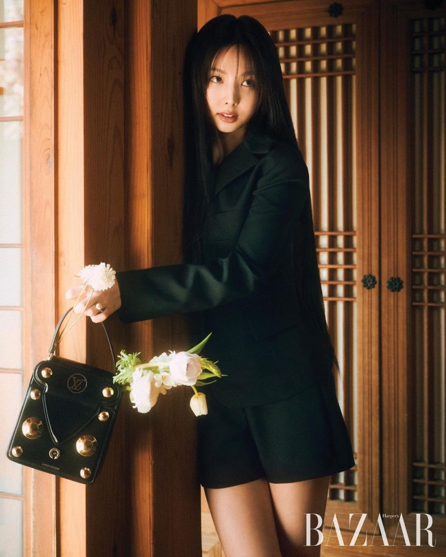TWICE Nayeon, ant waist + luxury pelvis.. Perfect S-line