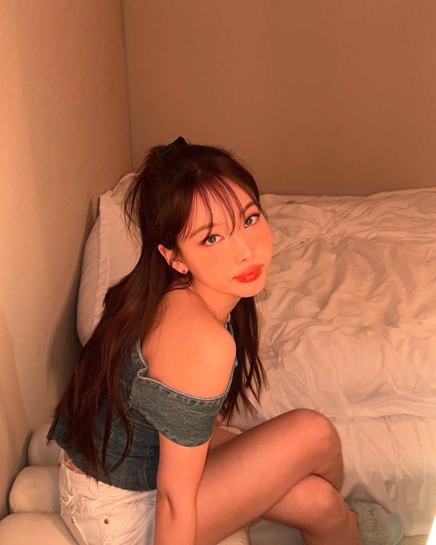 TWICE Nayeon, ant waist + luxury pelvis.. Perfect S-line