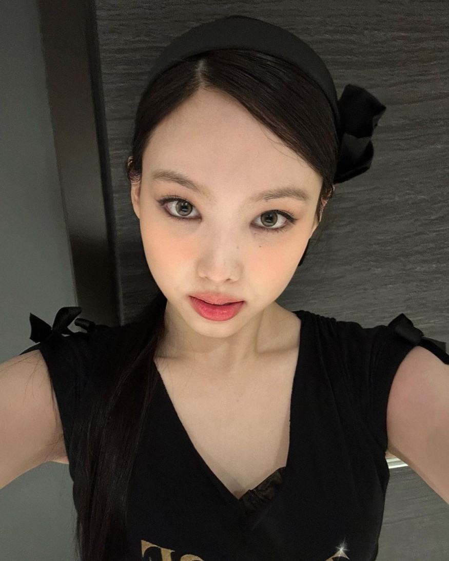 TWICE Nayeon, sleeveless + hot pants… lean body