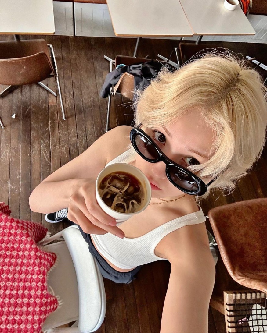 JEON SOMI, blonde + pink dress… It's a living Barbie doll