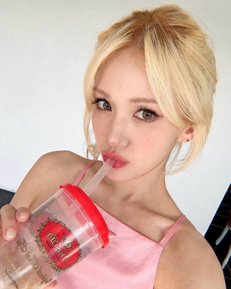 JEON SOMI, blonde + pink dress… It's a living Barbie doll