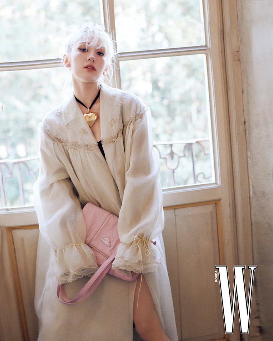JEON SOMI, blonde + pink dress… It's a living Barbie doll
