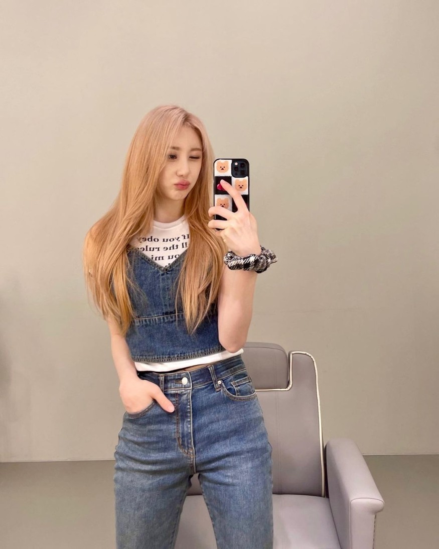 Lee Chae-yeon, hip + girly blue fashion