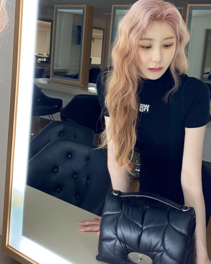 Lee Chae-yeon, hip + girly blue fashion