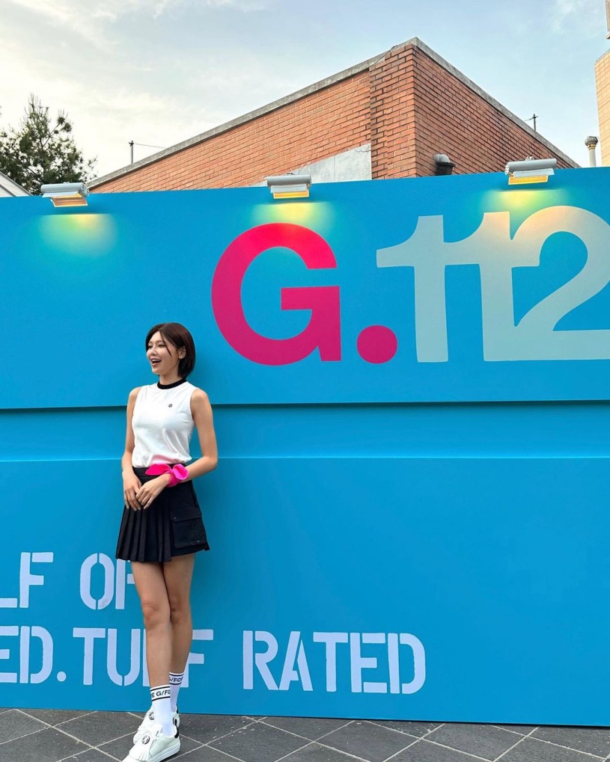 Choi Soo-young, beautiful legs revealed in a tennis skirt
