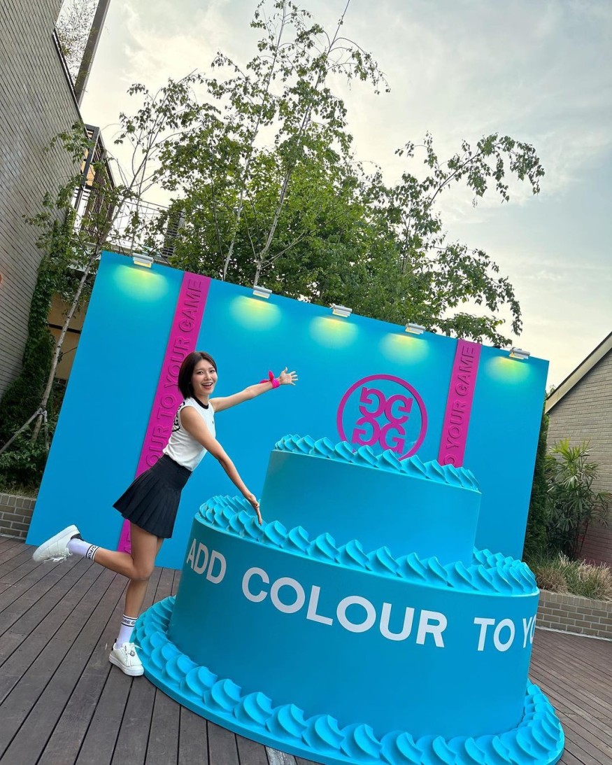 Choi Soo-young, beautiful legs revealed in a tennis skirt