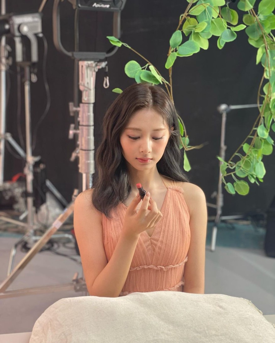 TWICE Tzuyu, exposure without hesitation... slender body