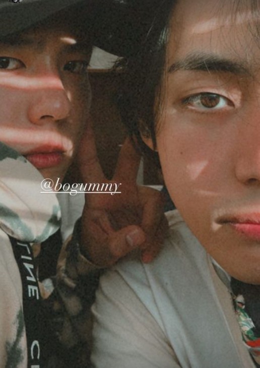 Park Bo-gum V super-close selfie… global handsome men